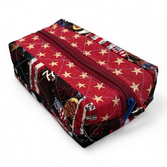 Red Star Patterned Zipper Pouch - Picture 9 of 10